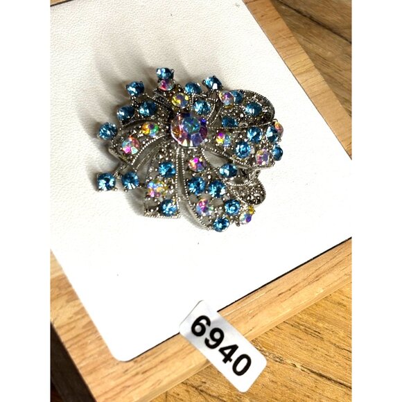 Vintage Silver-Tone Rhinestone Floral Brooch With Blue & Iridescent Stones Appro - Picture 6 of 6